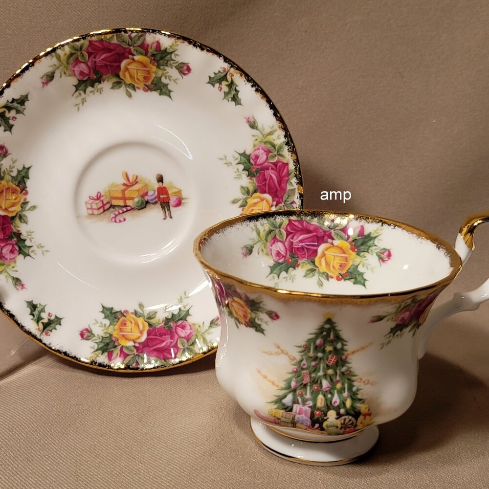 Royal Albert Christmas Magic Old Country Roses Cup & Saucer Set PERFECT! - Picture 2 of 2